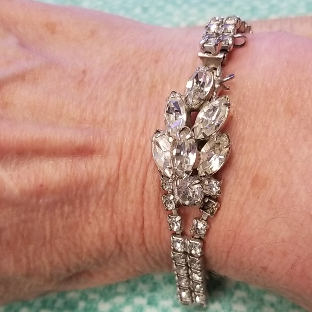 Antique Rhinestone and clip on earrings set - Picture 13 of 13